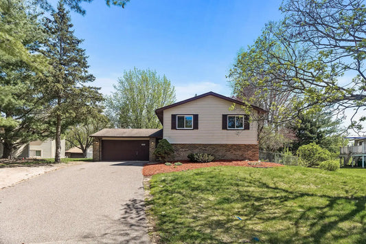 255 Hallam Curve, Mahtomedi, MN 55115