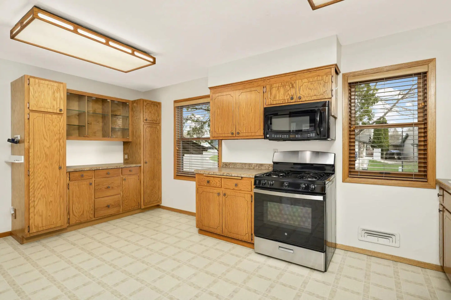 8100 Ivywood Avenue, Cottage Grove, MN 55016