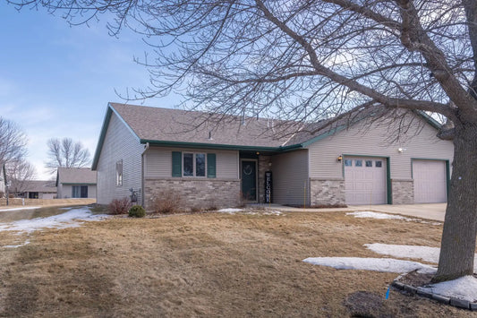 672 River Drive, New London, MN 56273