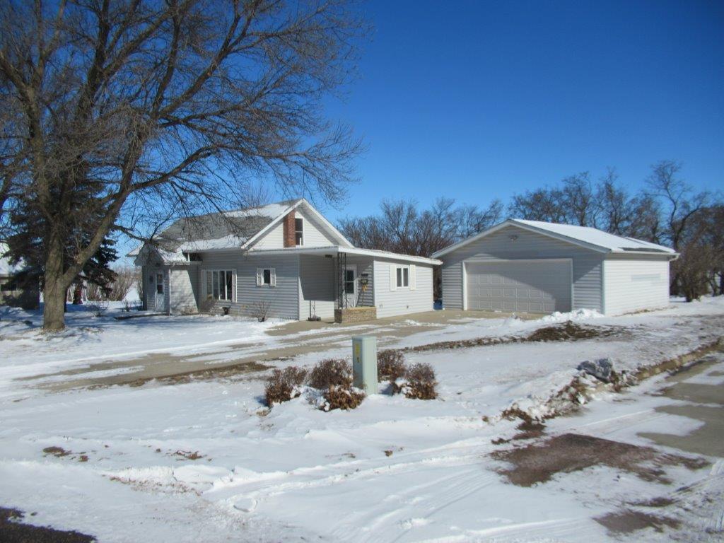 200 Main Avenue, Hills, MN 56138