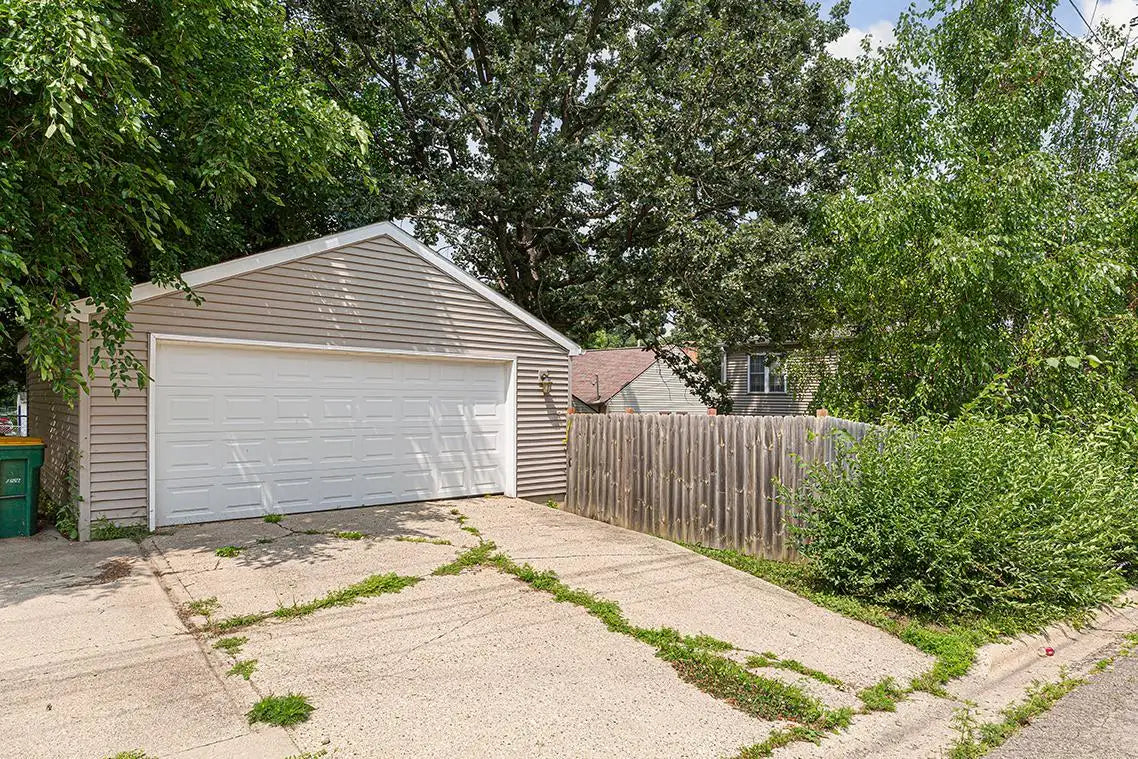 1332 Frank Hall Drive, Albert Lea, MN 56007