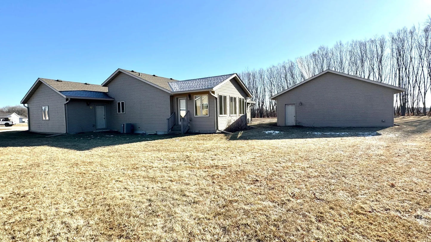 277 Maple Ridge Drive, Henderson, MN 56044