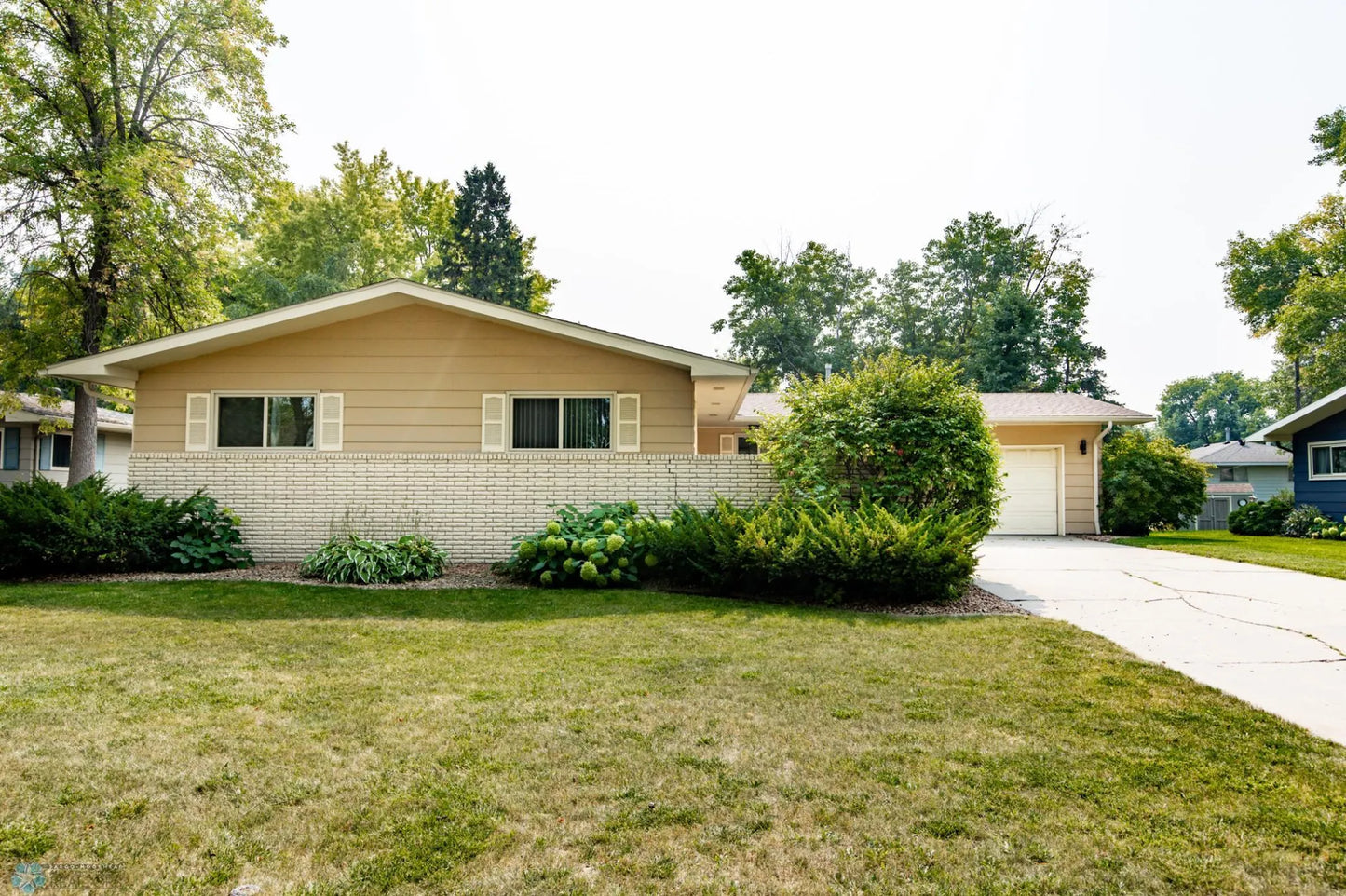 417 Dale Avenue, Moorhead, MN 56560