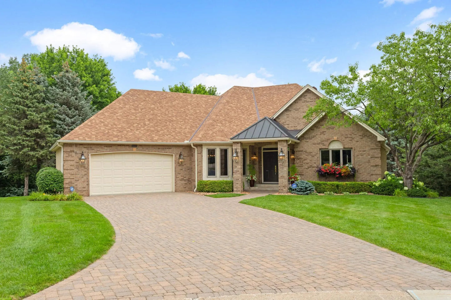 633 Evans Court, Shoreview, MN 55126