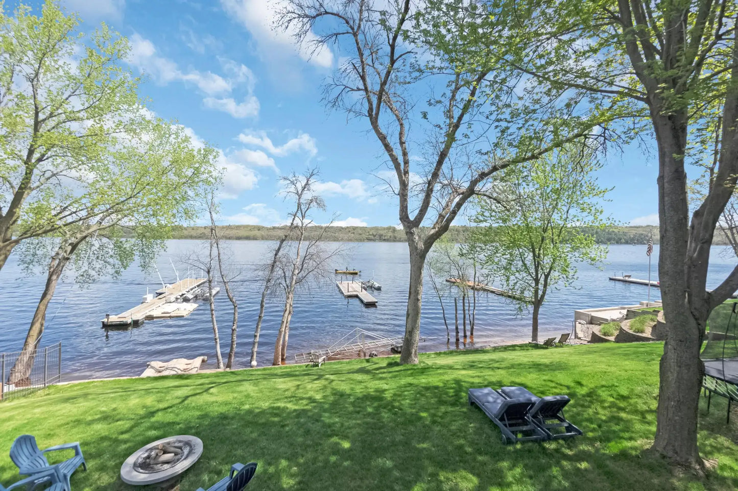 2179 River Road, Saint Mary's Point, MN 55043