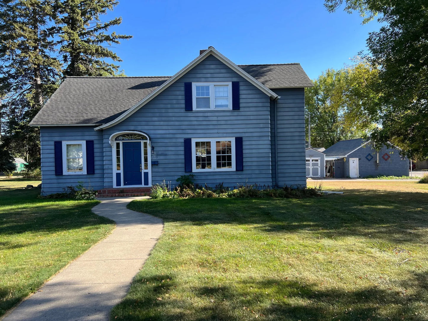 209 5th Street, Morris, MN 56267