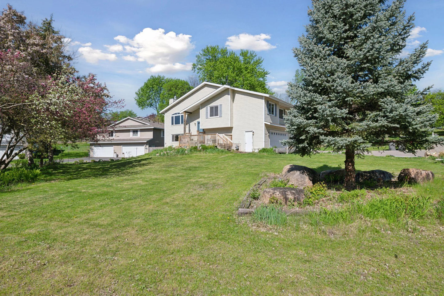 8280 Cypress Lane, Eden Prairie, MN 55347