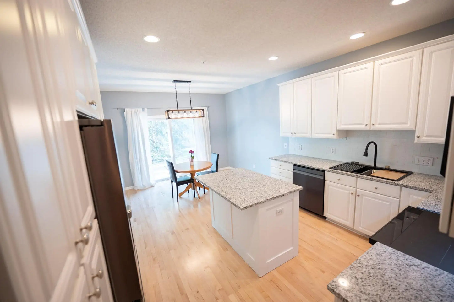 10100 Bridgehill Terrace, Eden Prairie, MN 55347