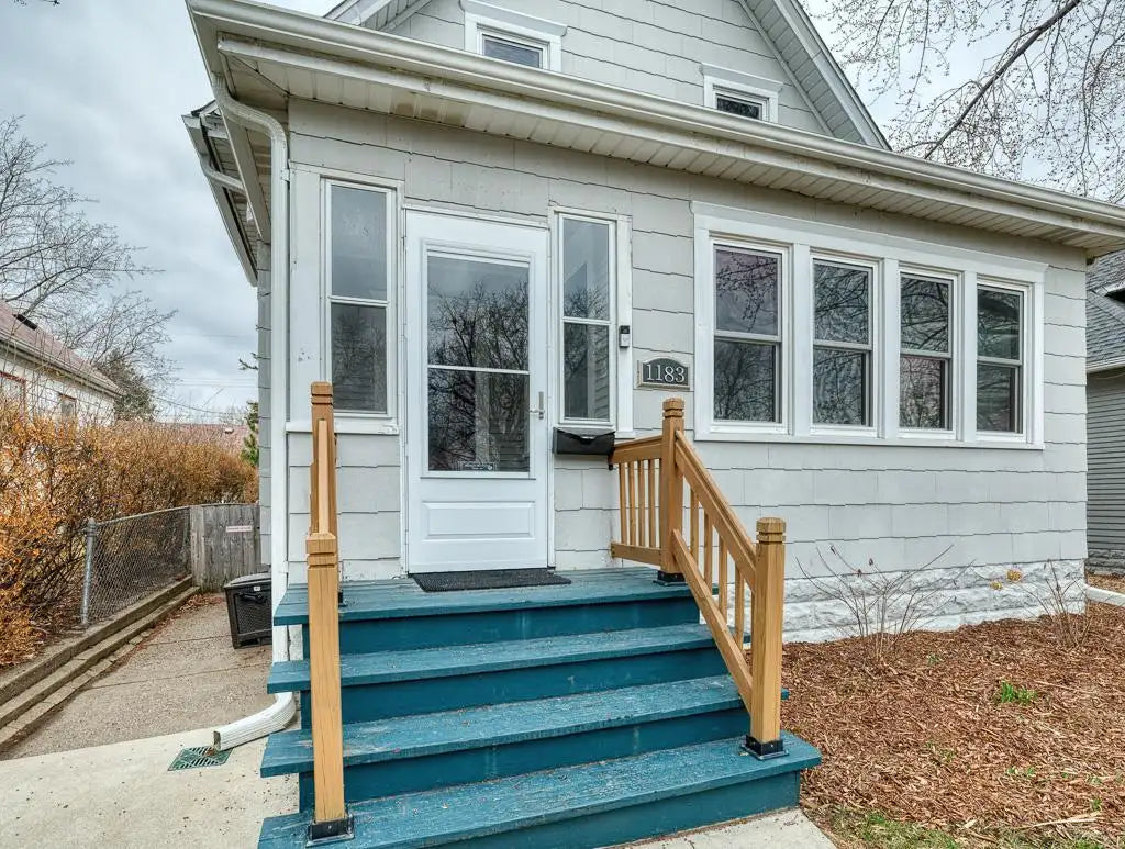 1183 Thomas Avenue, Saint Paul, MN 55104