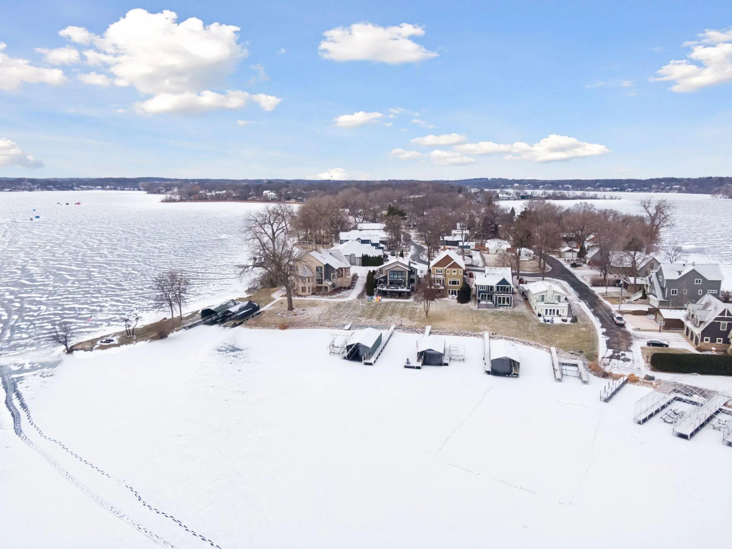 2055 Lakeside Lane , Mound, MN 55364