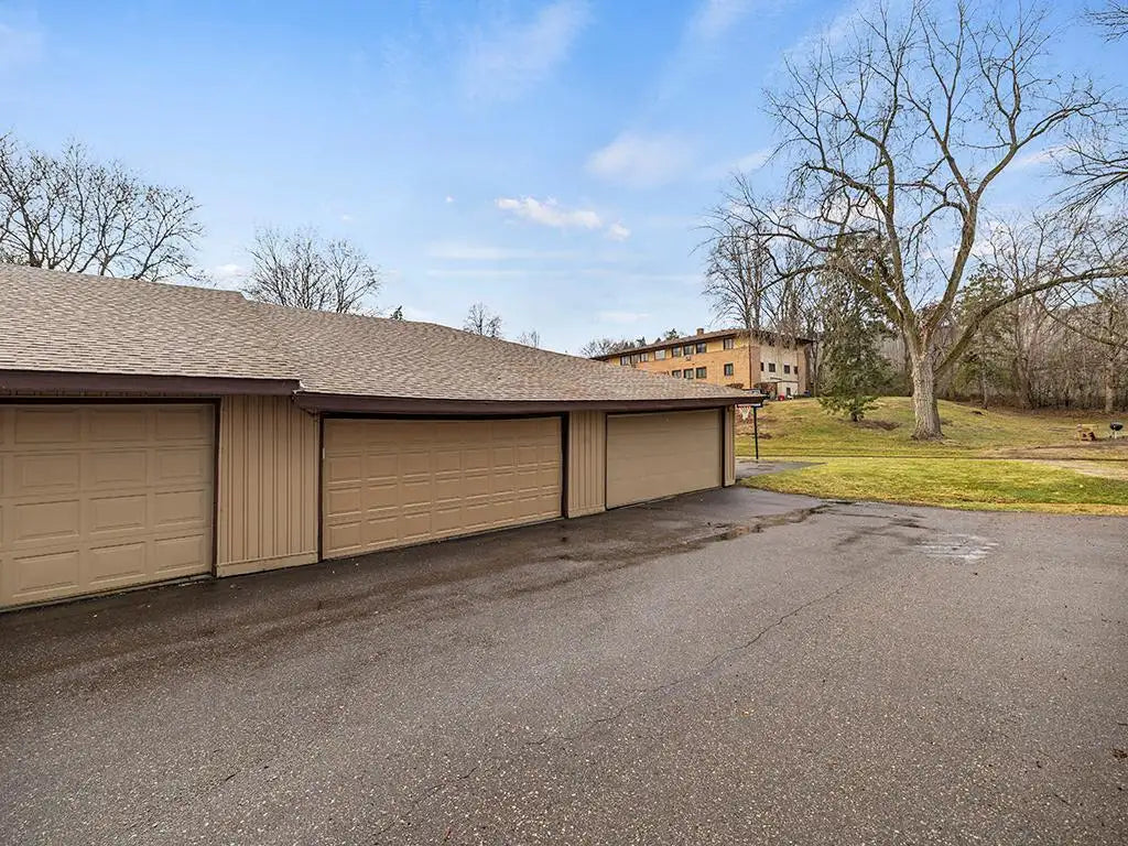 2527 Unity Avenue, Golden Valley, MN 55422