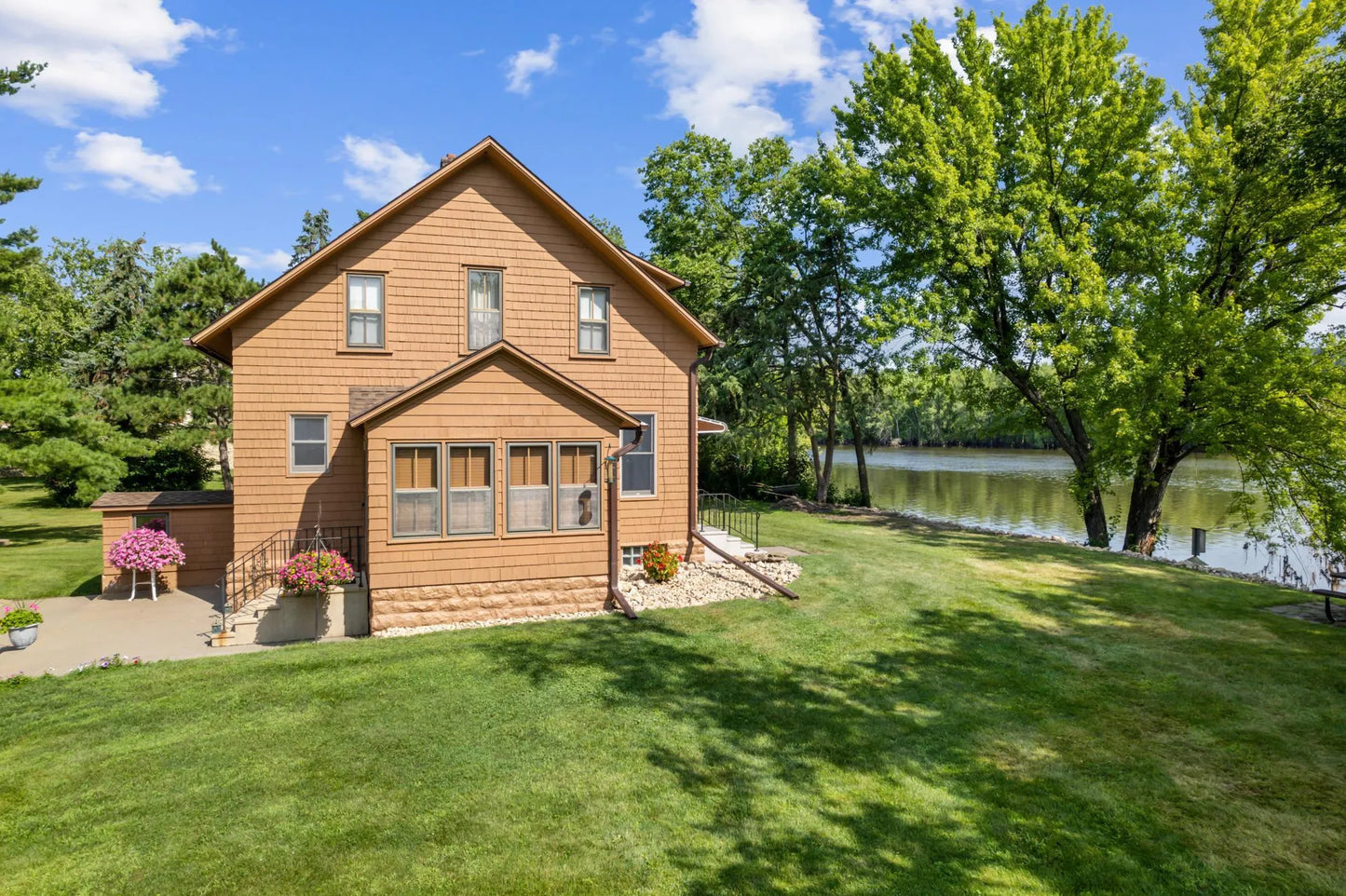 540 Prairie Island Road, Winona, MN 55987