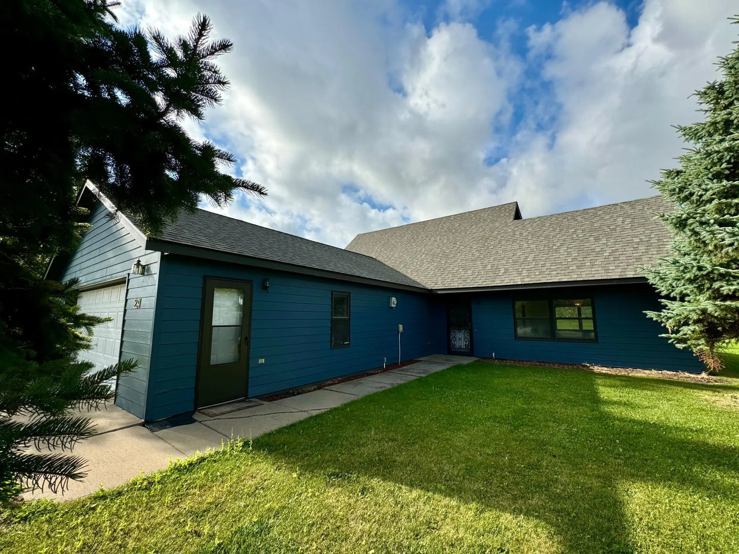 231 Oak Road, Warroad, MN 56763