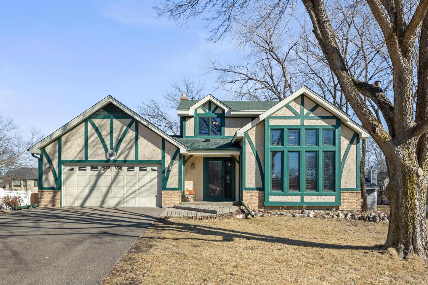 1292 Castle Court, Golden Valley, MN 55427