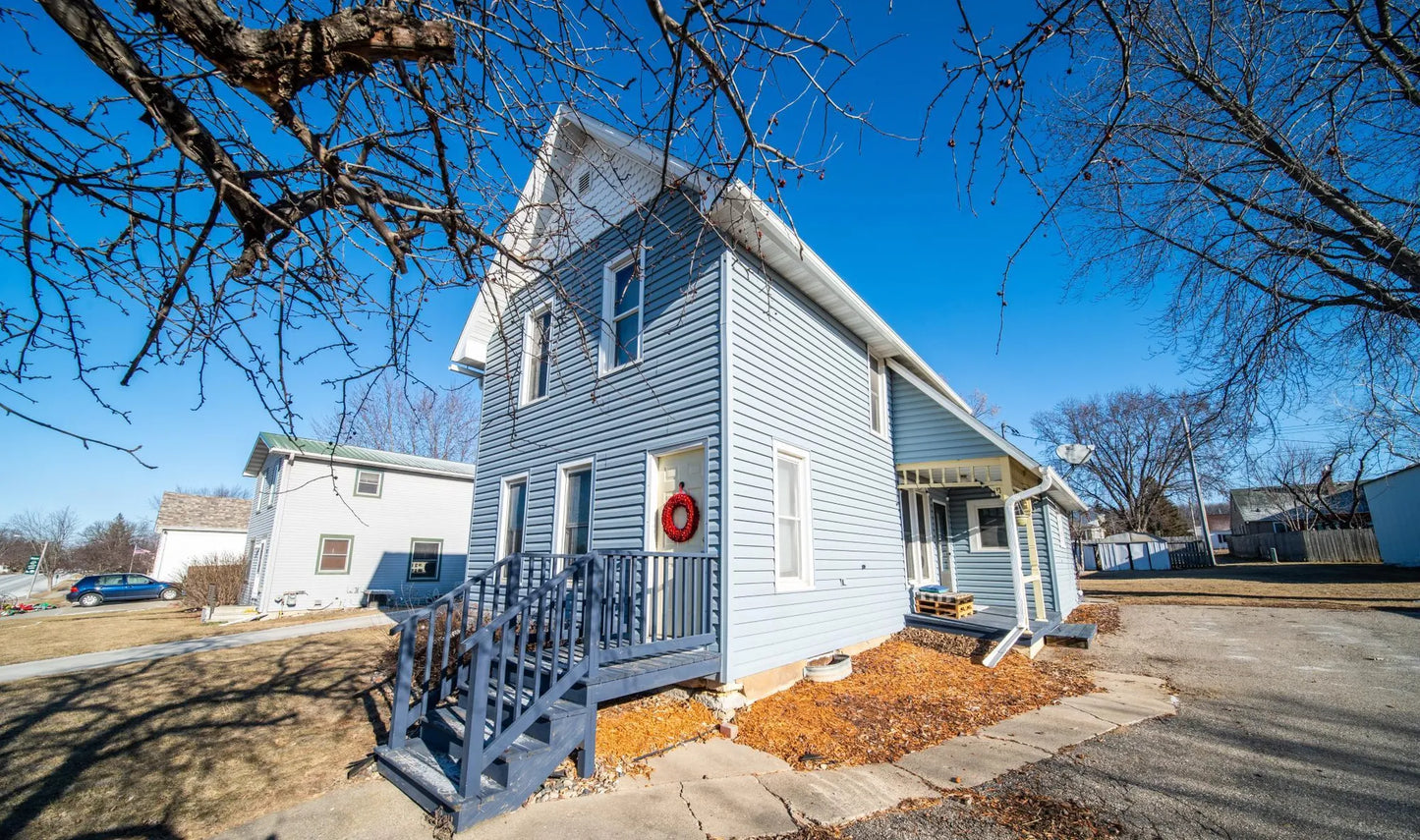 824 Main St S , Chatfield, MN 55923