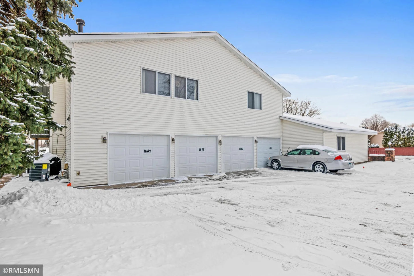 1645 Helmo Avenue, Oakdale, MN 55128