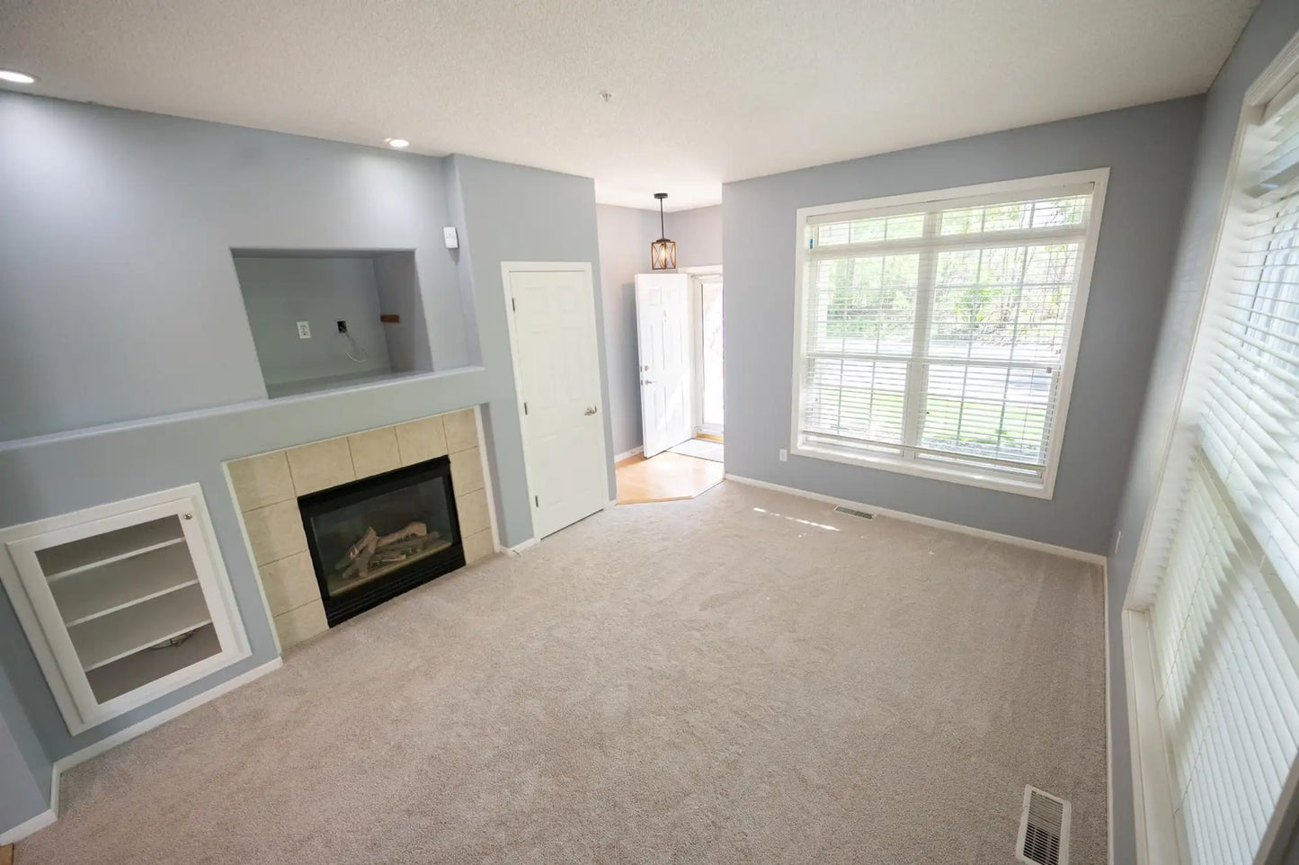 10100 Bridgehill Terrace, Eden Prairie, MN 55347