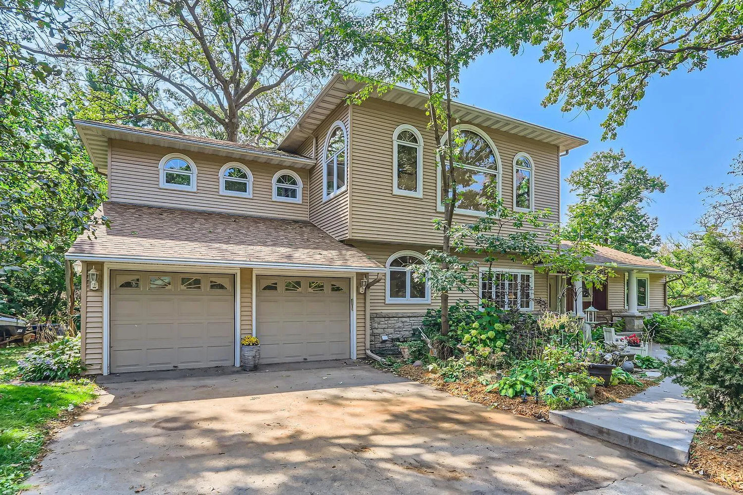 290 Floral Drive, Shoreview, MN 55126