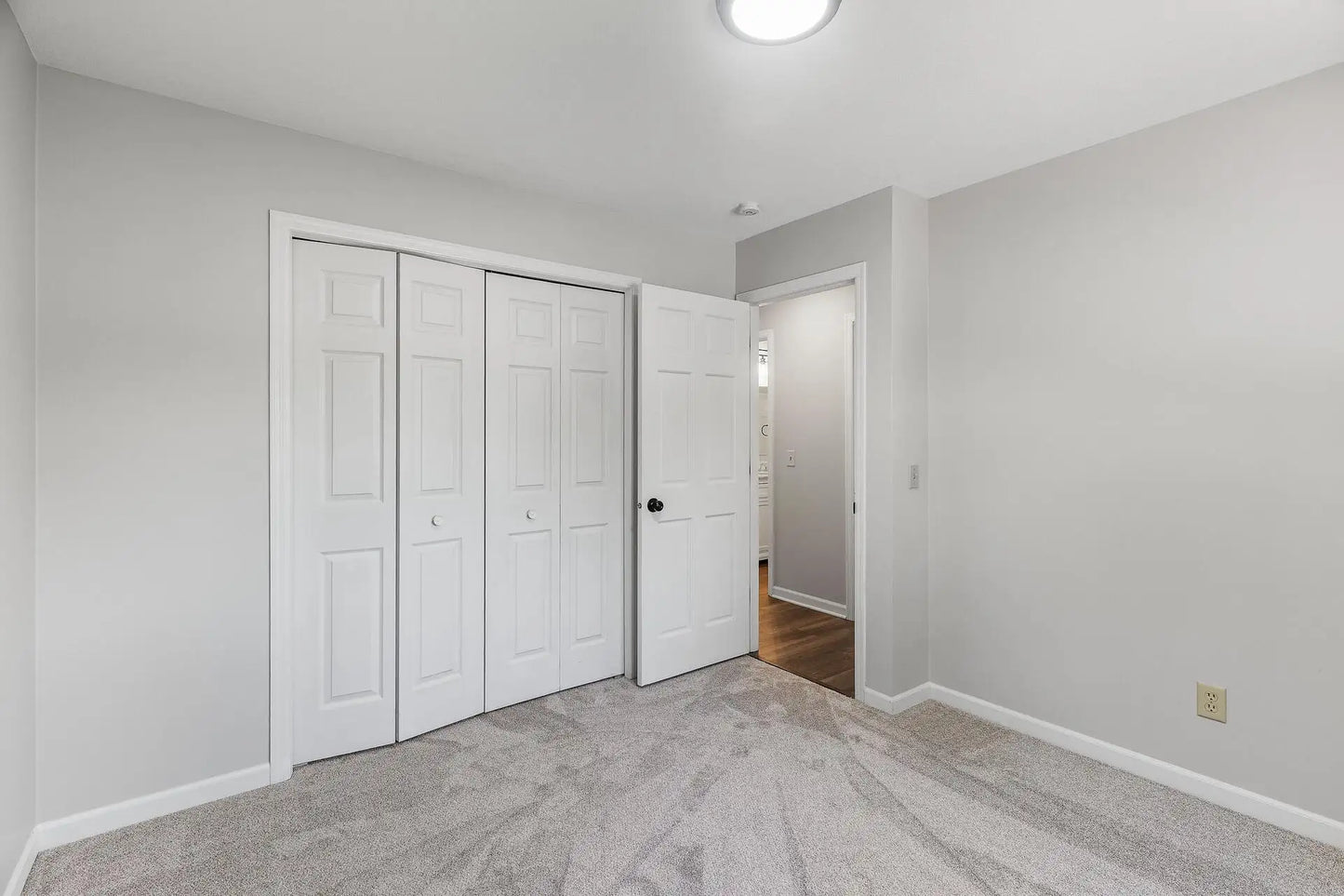 255 Hallam Curve, Mahtomedi, MN 55115