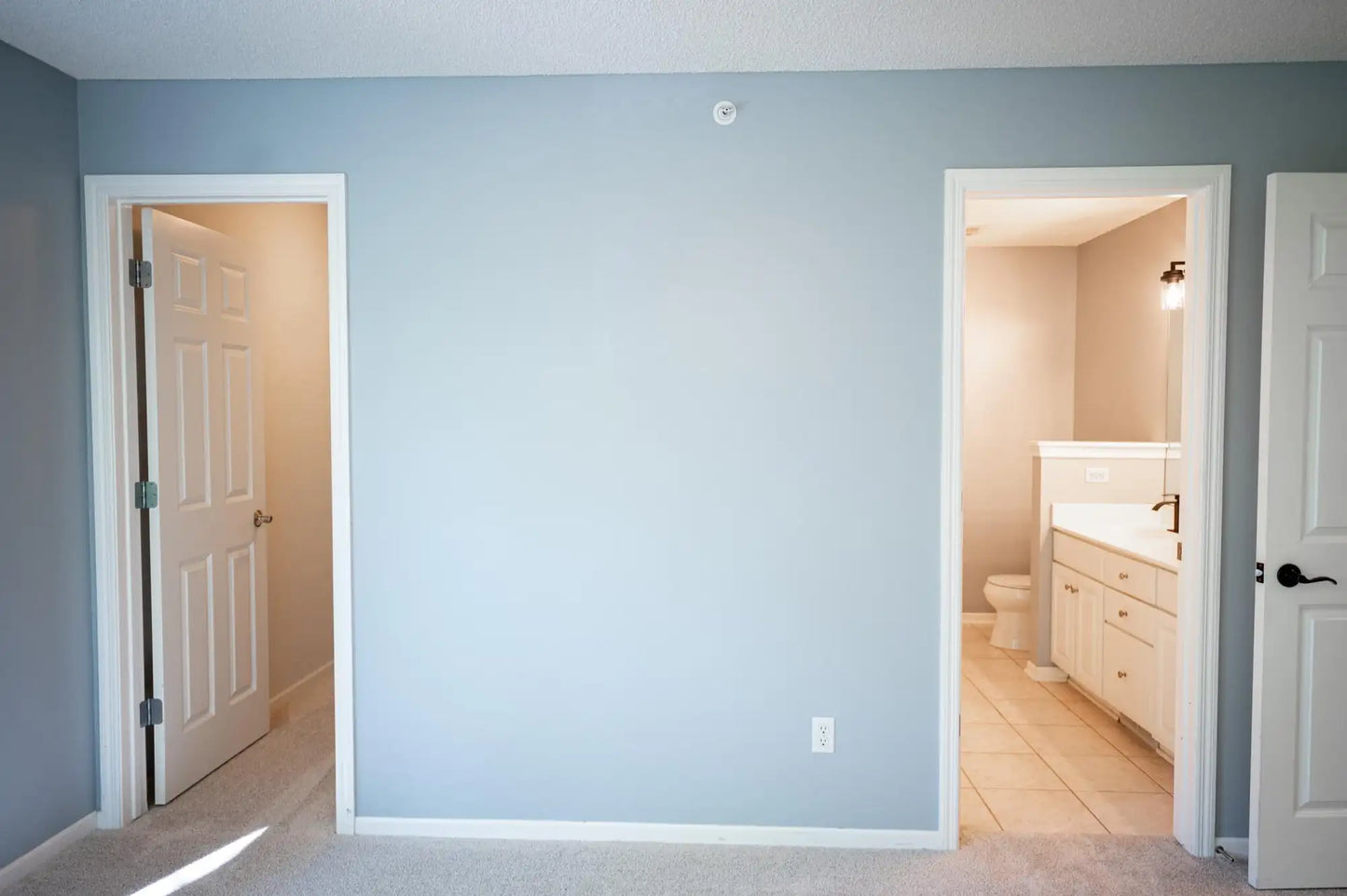 10100 Bridgehill Terrace, Eden Prairie, MN 55347