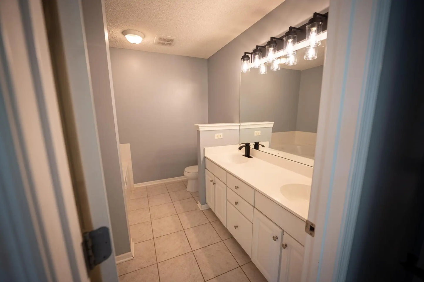 10100 Bridgehill Terrace, Eden Prairie, MN 55347