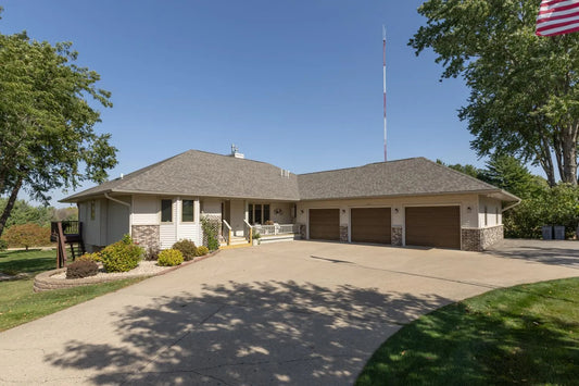 207 Skyline Heights, Wabasha, MN 55981