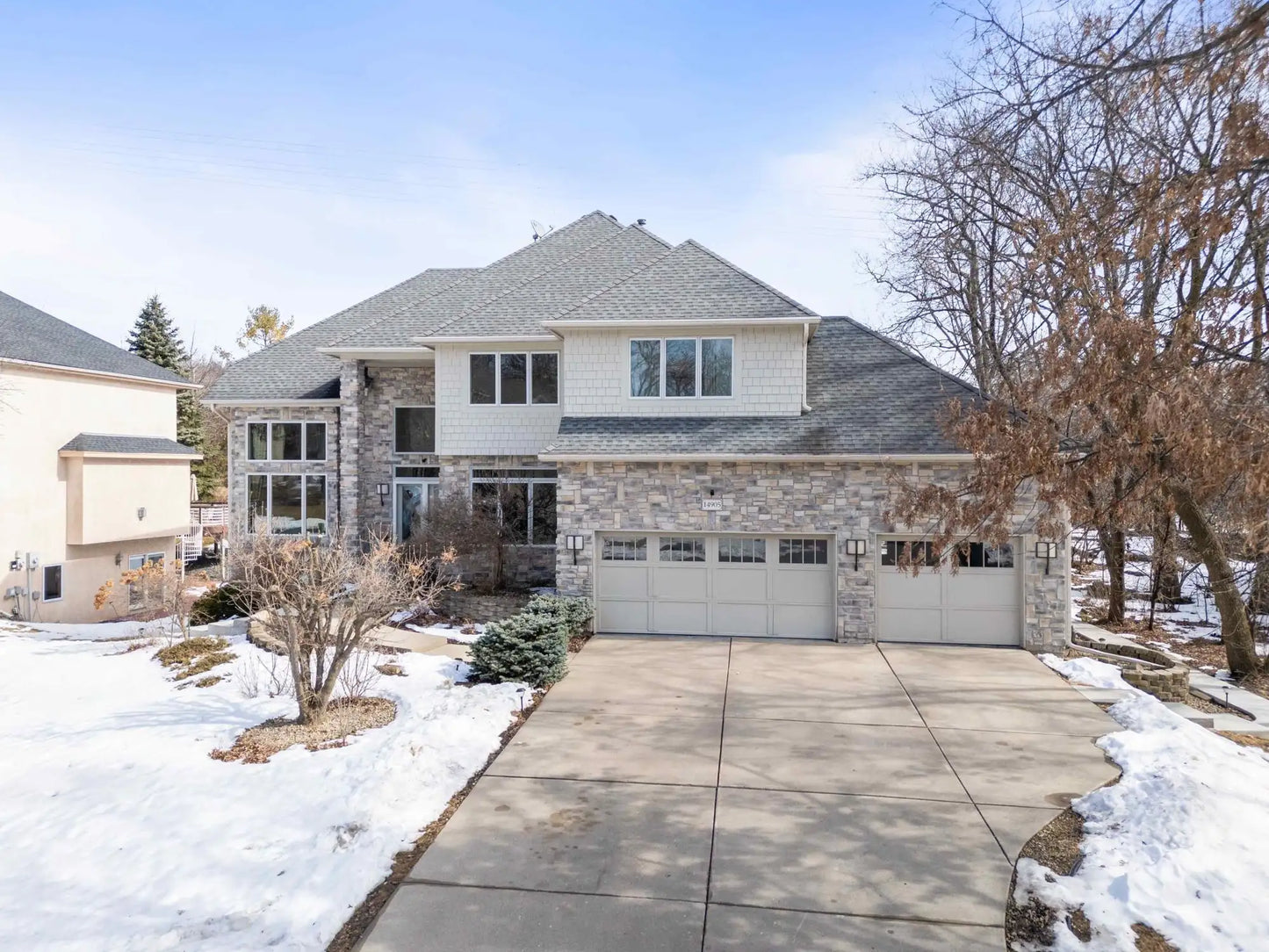 14905 Summit Oaks Drive, Burnsville, MN 55337