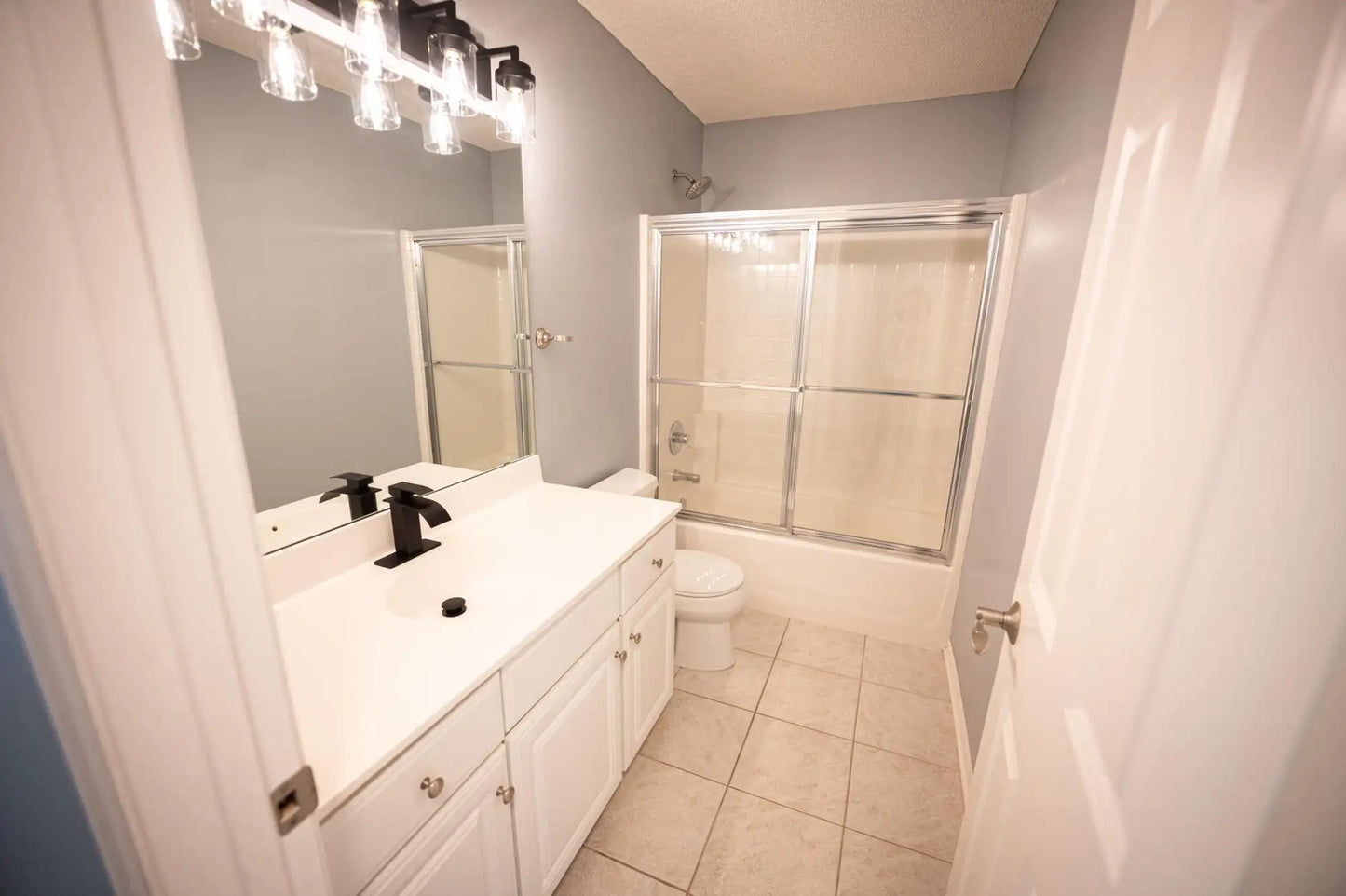 10100 Bridgehill Terrace, Eden Prairie, MN 55347