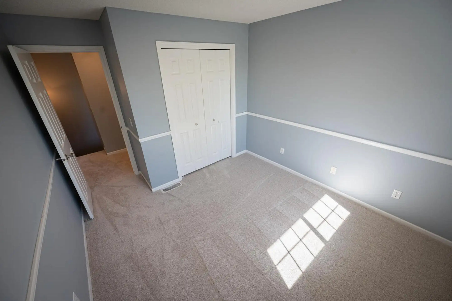 10100 Bridgehill Terrace, Eden Prairie, MN 55347