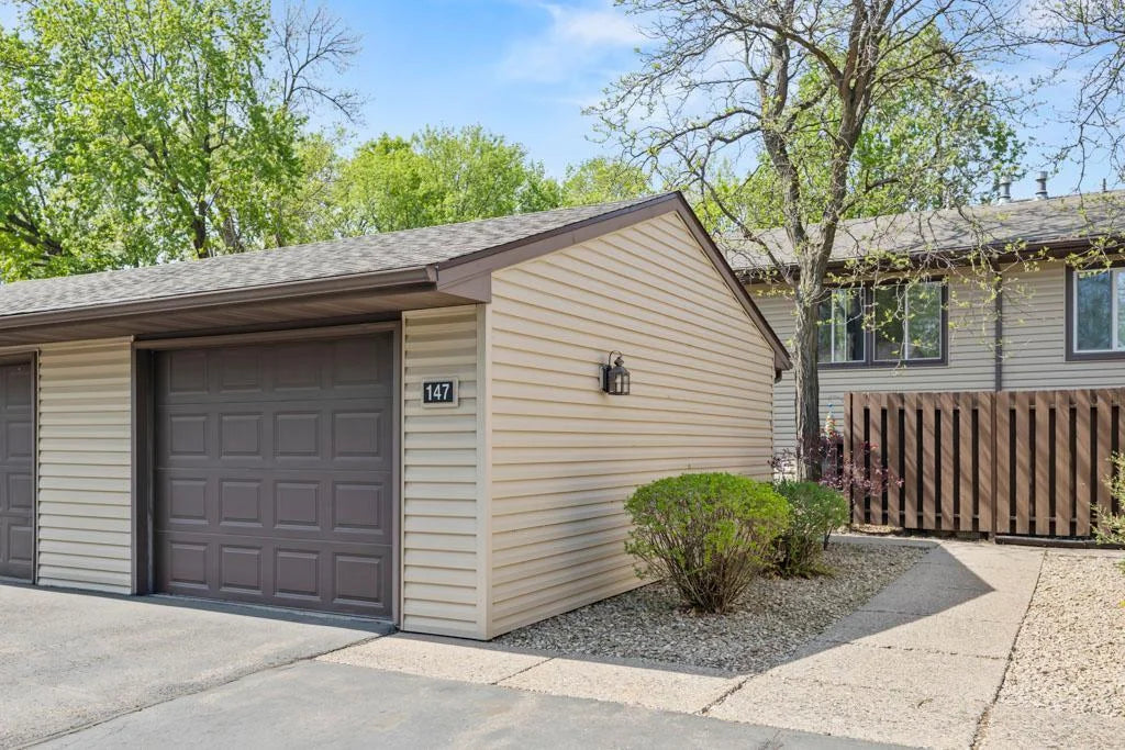 147 River Woods Lane, Burnsville, MN 55337