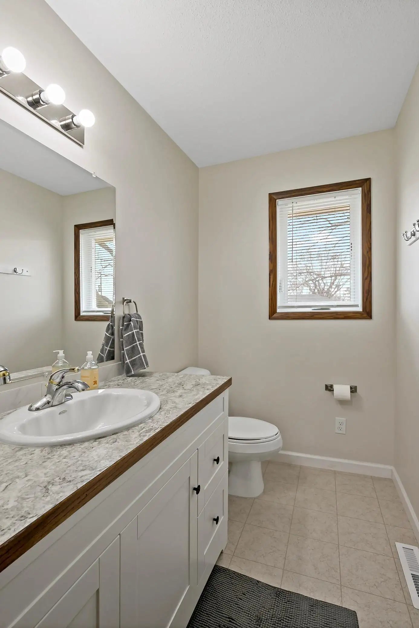 416 State Street, Belle Plaine, MN 56011