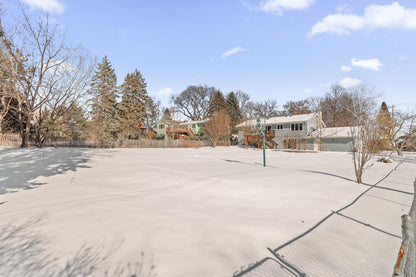 1533 Dodd Road, Mendota Heights, MN 55118