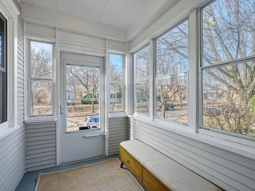 1183 Thomas Avenue, Saint Paul, MN 55104
