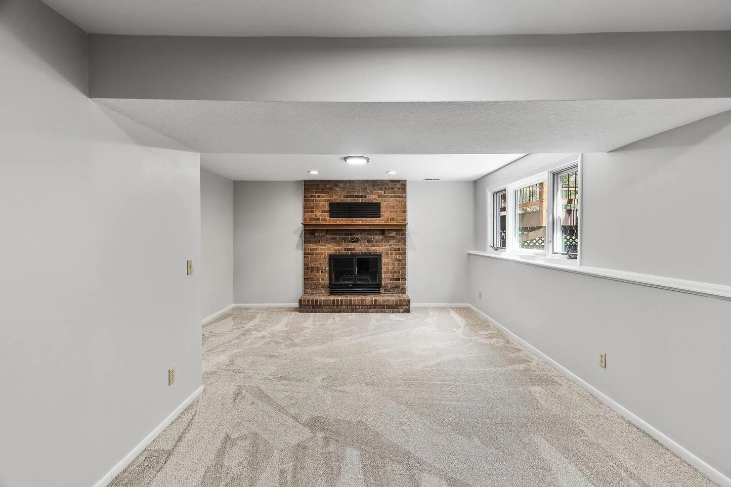 255 Hallam Curve, Mahtomedi, MN 55115