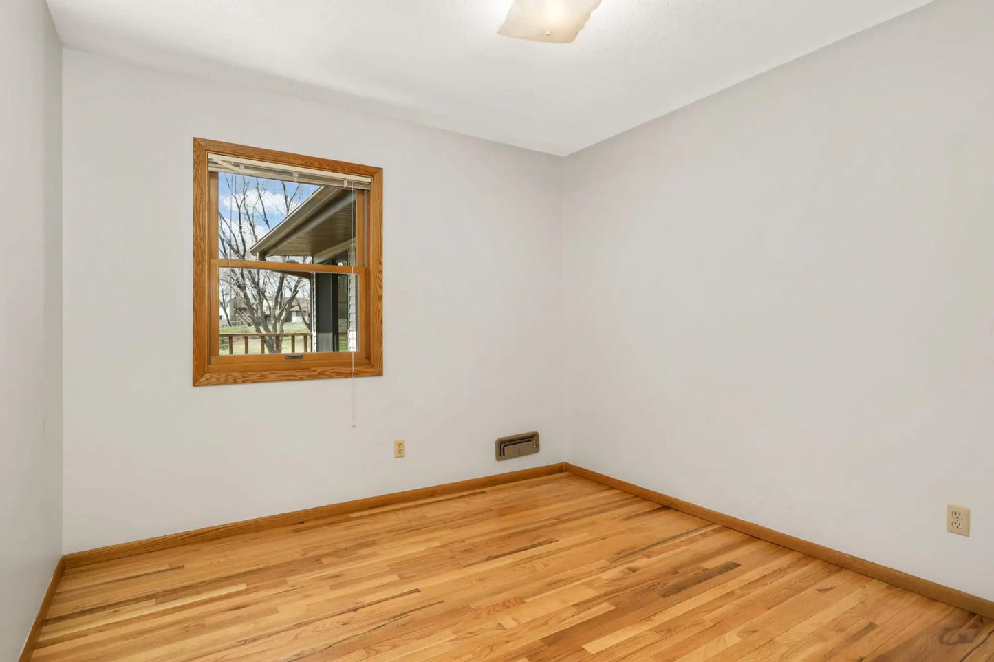 8100 Ivywood Avenue, Cottage Grove, MN 55016