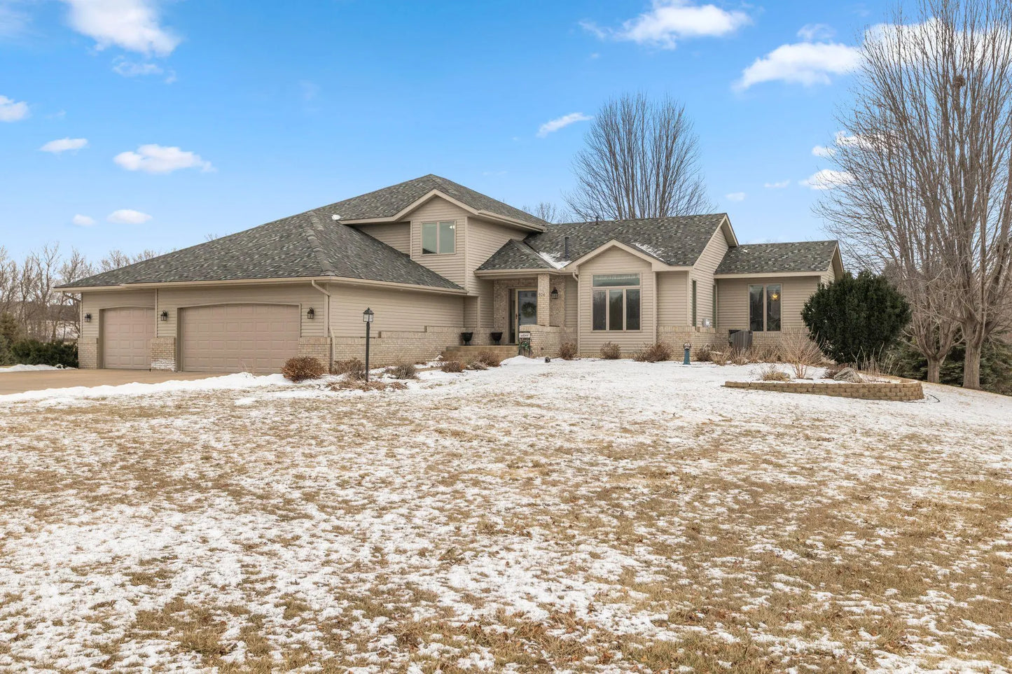 926 Carriage Circle, Shakopee, MN 55379