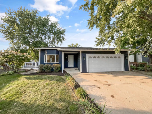 327 Oakwood Drive, Shoreview, MN 55126