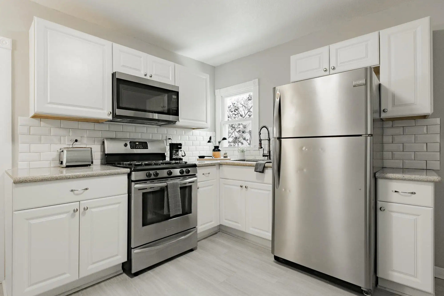 1541 Charles Avenue, Saint Paul, MN 55104