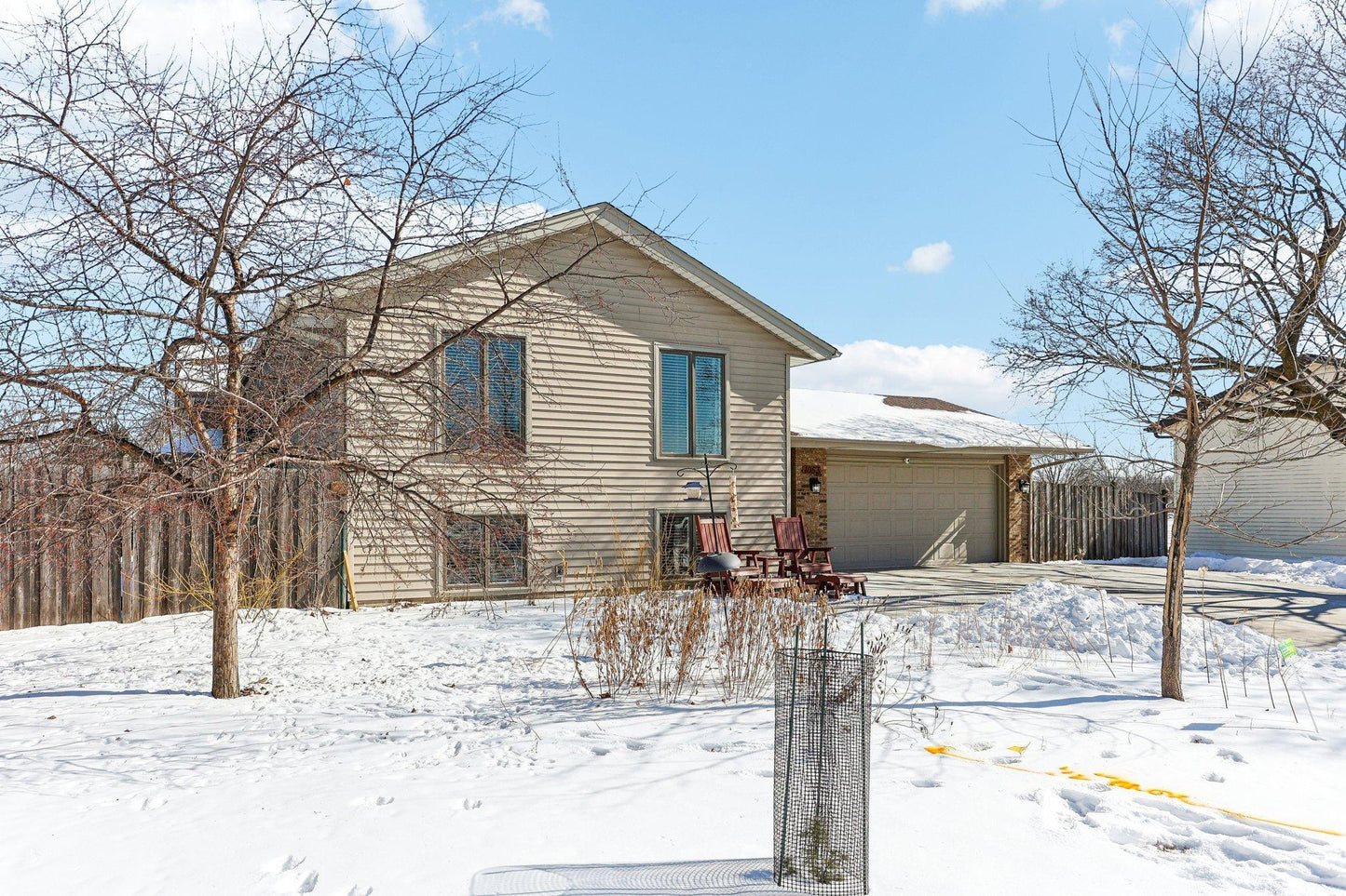 1053 Baldwin Circle, Apple Valley, MN 55124