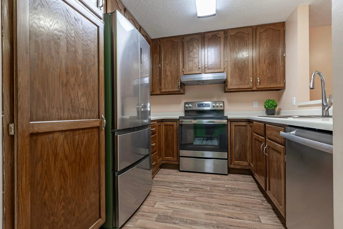 7631 Edinborough Way, Edina, MN 55435