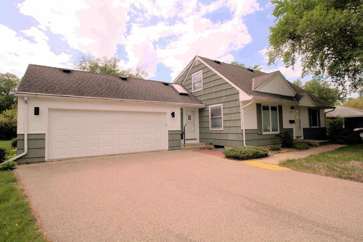 8242 Upton Avenue, Bloomington, MN 55431