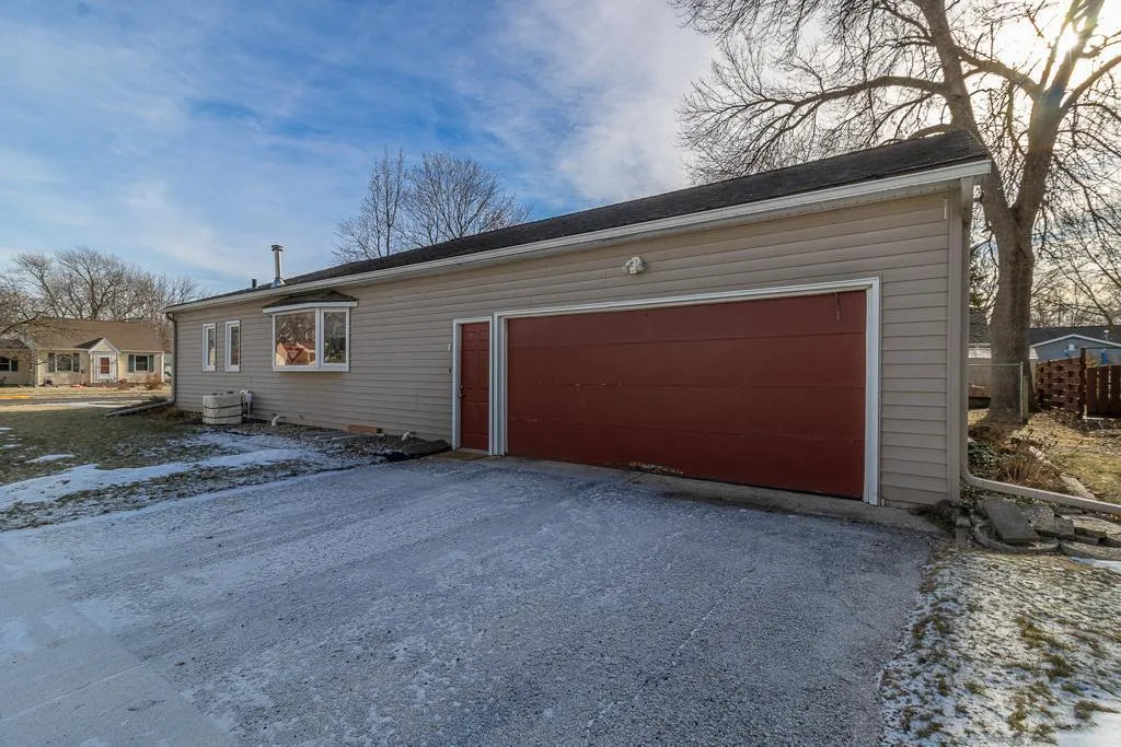 925 Center Street, North Mankato, MN 56003