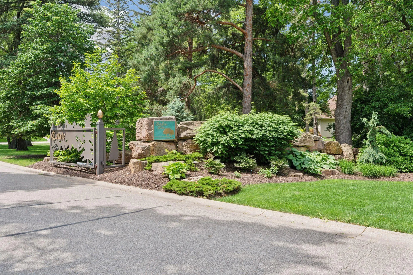 11044 Bell Oaks Estate Road, Eden Prairie, MN 55347