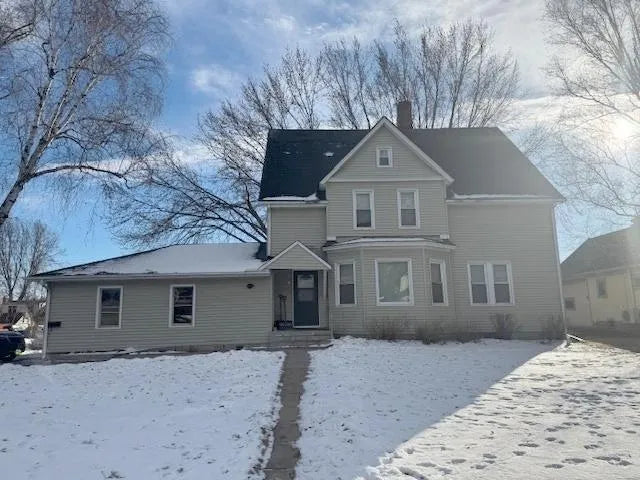 515 Cypress Street, Cambridge, MN 55008