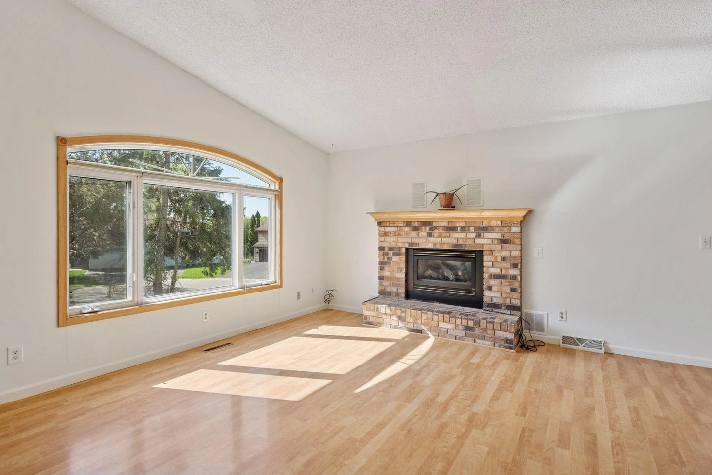 8280 Cypress Lane, Eden Prairie, MN 55347