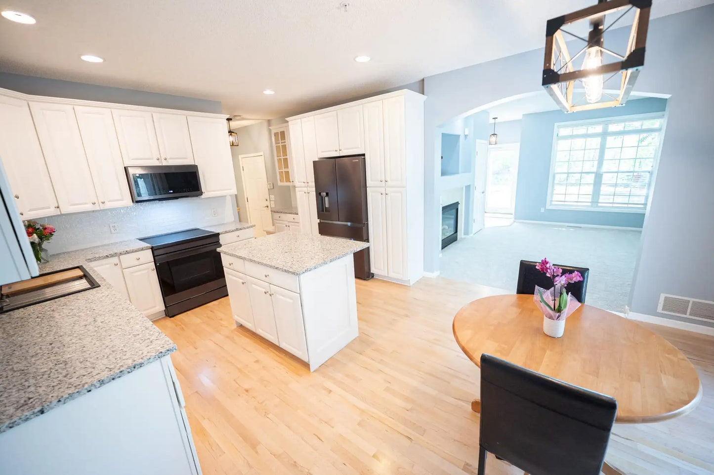 10100 Bridgehill Terrace, Eden Prairie, MN 55347