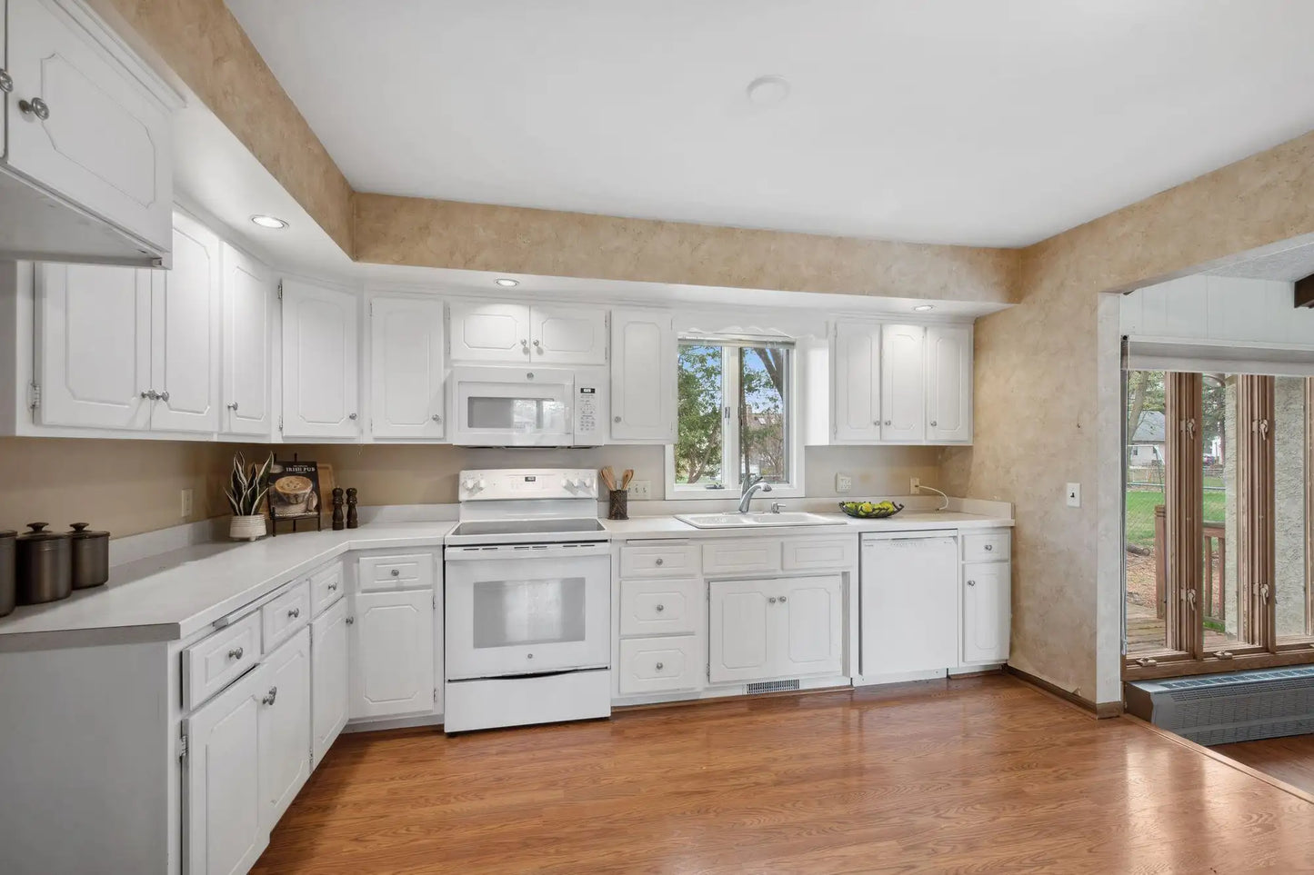130 Skillman Avenue, Maplewood, MN 55117