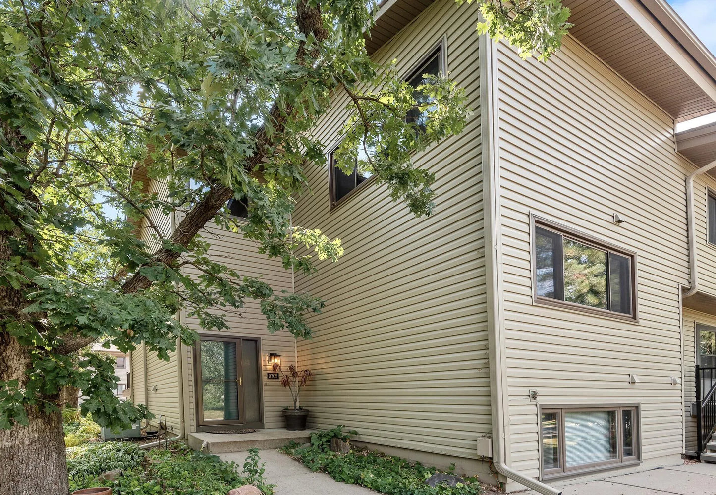 9705 Mill Creek Drive, Eden Prairie, MN 55347