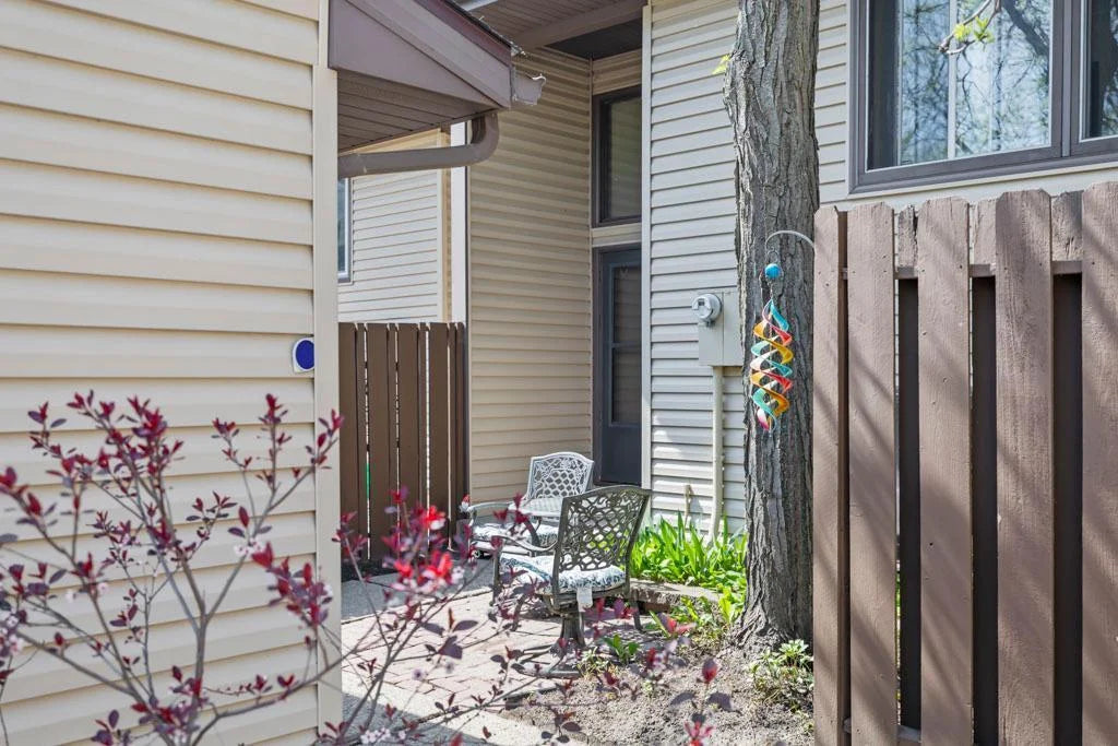 147 River Woods Lane, Burnsville, MN 55337