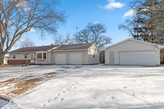 1884 Adolphus Street, Maplewood, MN 55117